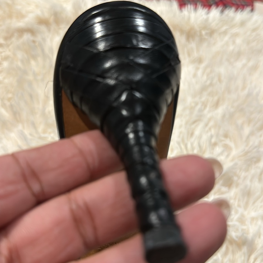 YSL BLACK LEATHER SANDALS- MAKE AN OFFER 🖤 - Picture 5 of 11